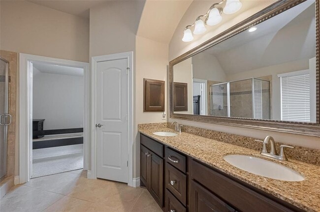 Building Photo - 2722 Park Oak Ct