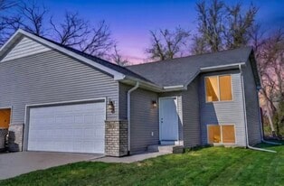 Building Photo - 823 Thompson Dr