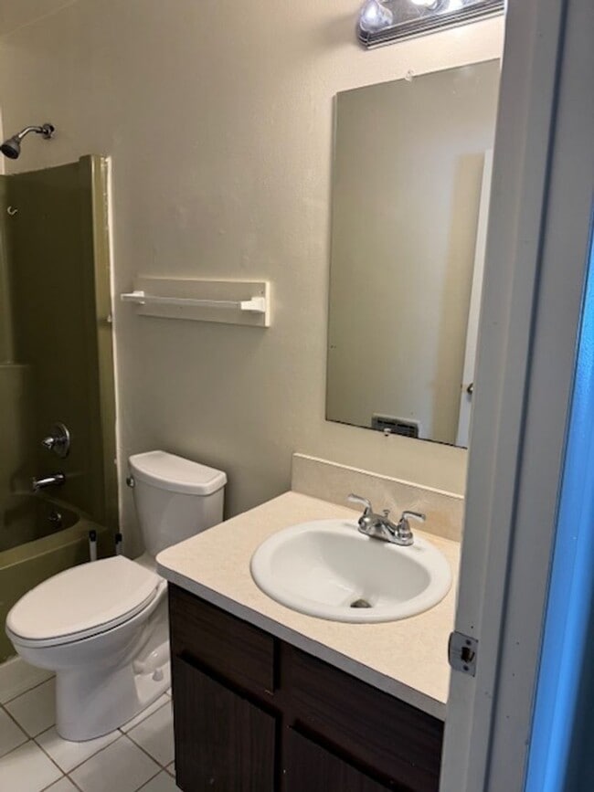 Building Photo - RANCH STYLE 2 BEDROOM DUPLEX FOR LEASE