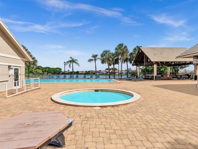 Building Photo - 10323 Hidden Springs Ct
