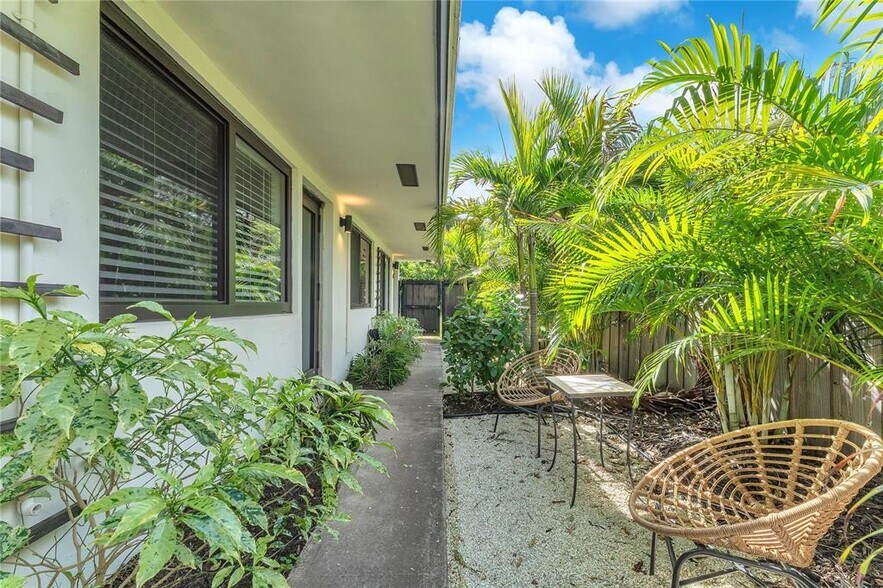 Building Photo - 754 NE 40th St