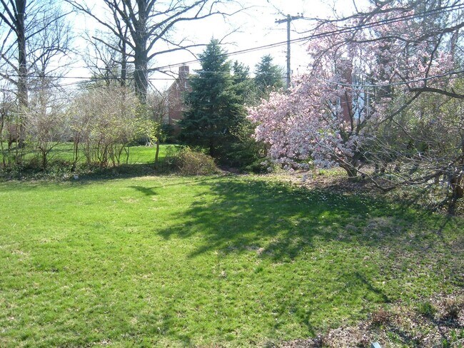 Building Photo - 108 E Burnam Rd