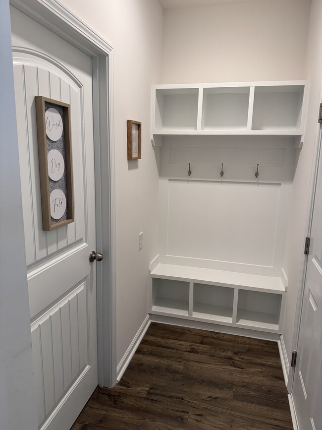 Building Photo - 5435 Shelly Lynn Dr