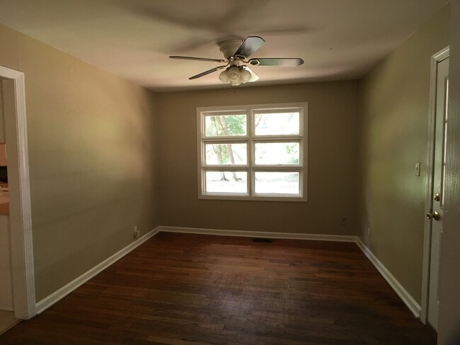 Building Photo - 307 32nd E Pl