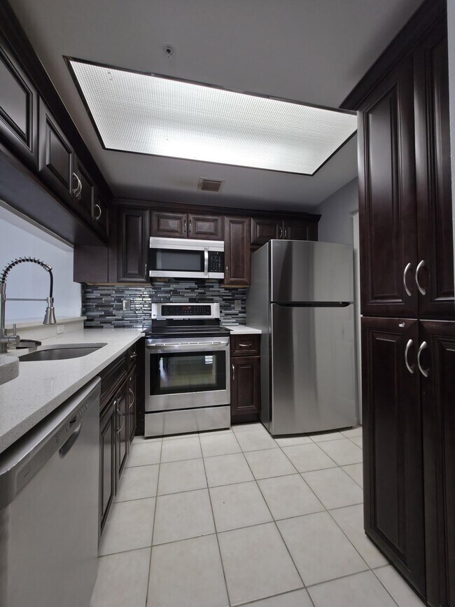 Building Photo - 2805 Veronia Dr
