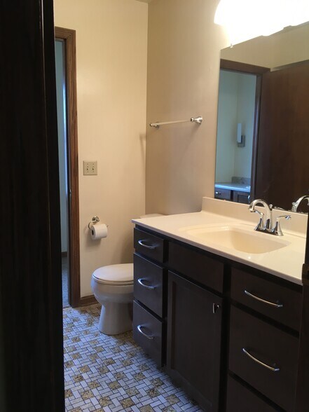 Building Photo - 16555 Dane Ct E