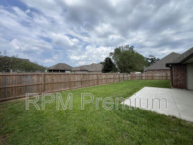 Building Photo - 7335 Oak View Dr.
