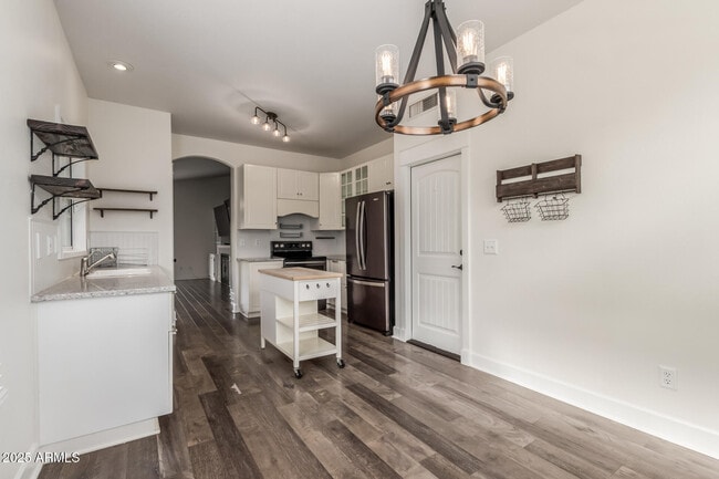 Building Photo - 1132 N Hudson Pl