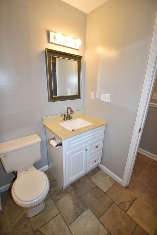 Building Photo - 103 Bennett Dr