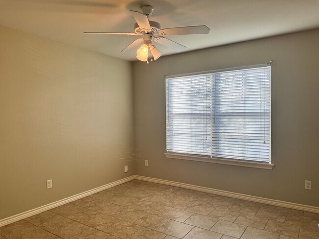 Building Photo - 516 S Baxter Ave