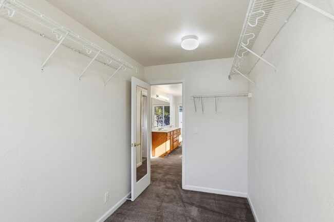 Building Photo - Seaview Ranch Neighborhood!