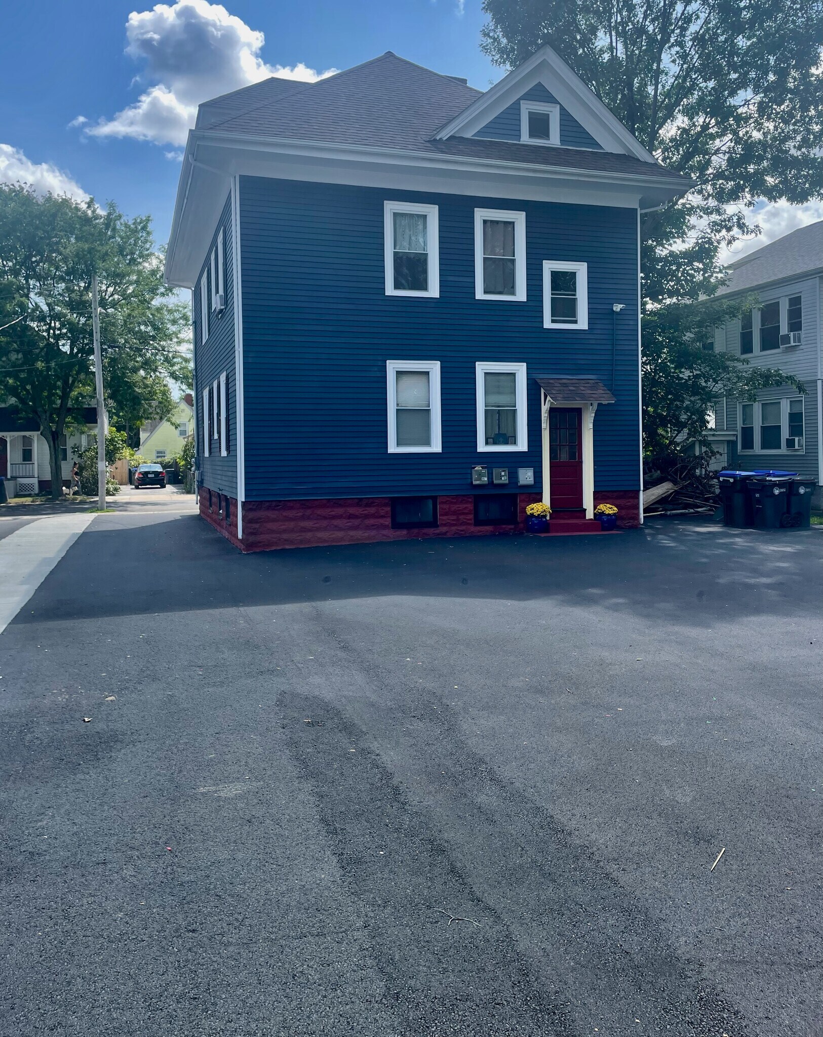 Building Photo - 121 Rutherglen Ave
