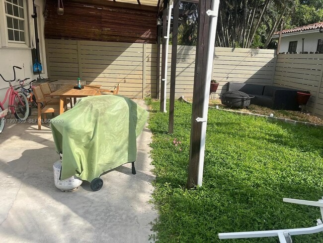 Building Photo - 11221 NE 9th Ave