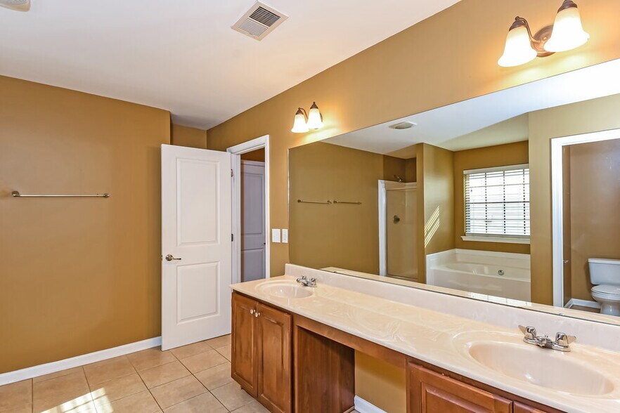 Building Photo - 327 Village Chase