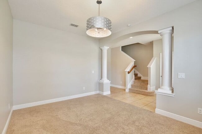 Building Photo - Beautiful 3/2.5 Spacious Townhome with a Private Courtyard and a 2 Car Garage in the Desirable Sa...