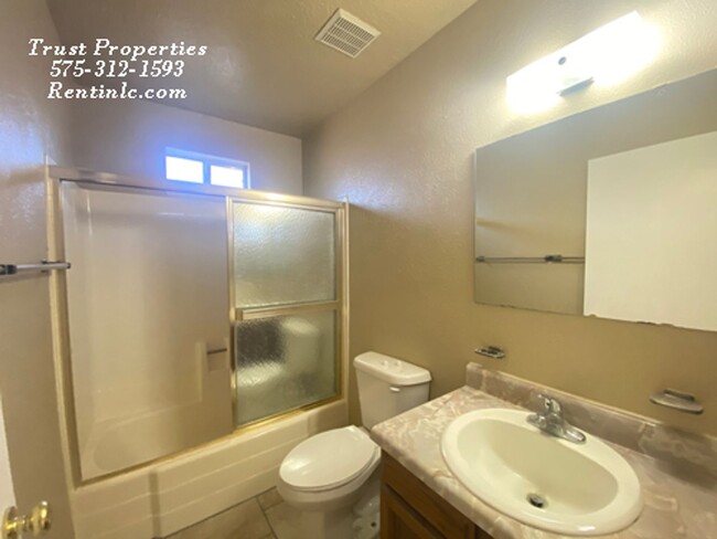 Building Photo - Remodeled 3/2 on Cul-de-Sac