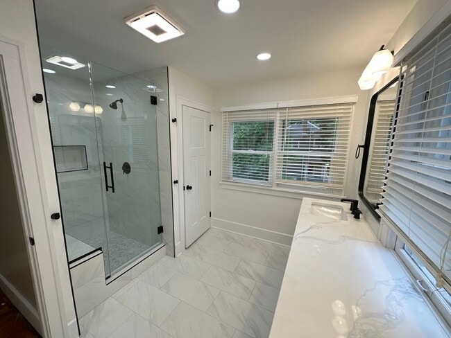 Building Photo - Redbud Alley 123-125 YBR