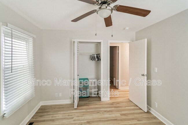 Building Photo - 215 E Maxon Ln
