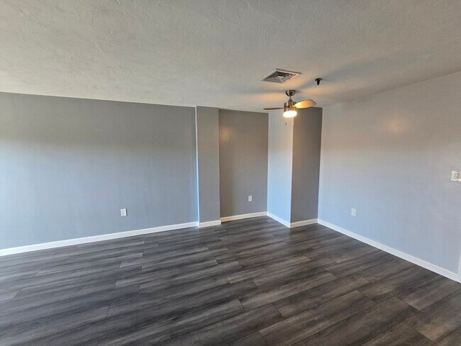 Building Photo - 230 Willard St