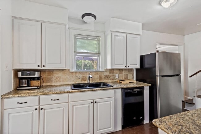 Building Photo - 3132 Carnes Ave