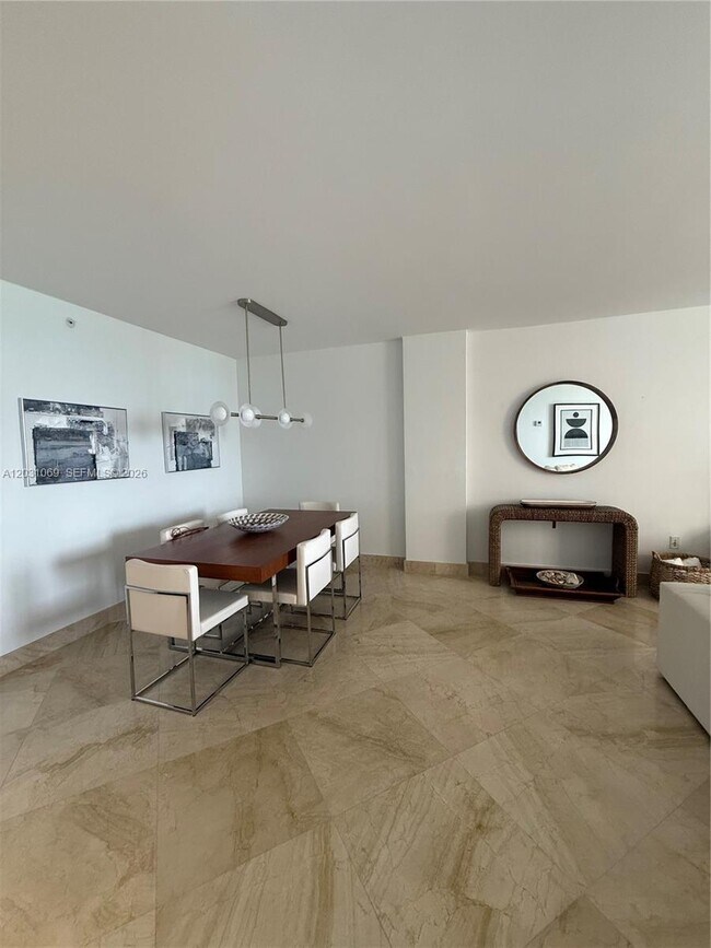 Building Photo - 10275 Collins Ave