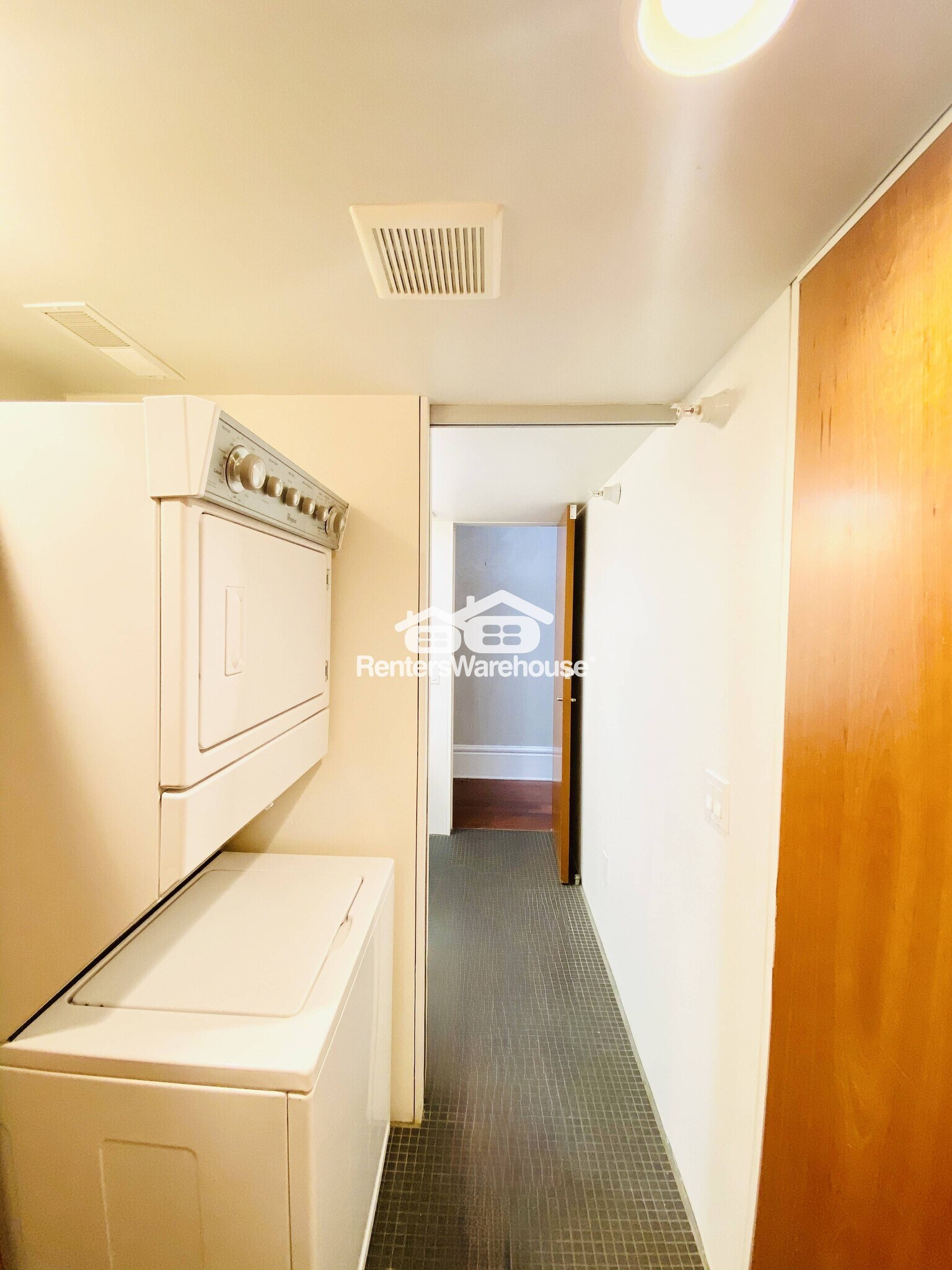 Building Photo - 520 1/2 Grand Ave