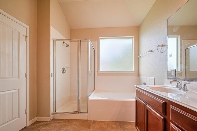 Building Photo - 18302 Red Oak Manor Ln
