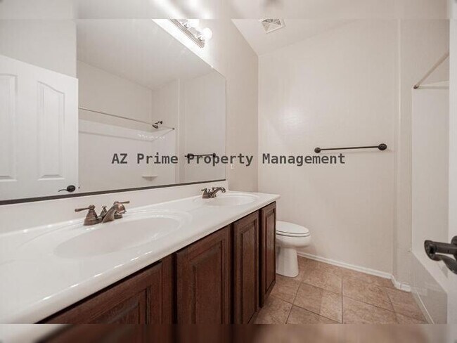 Building Photo - 3681 E Yellowstone Pl