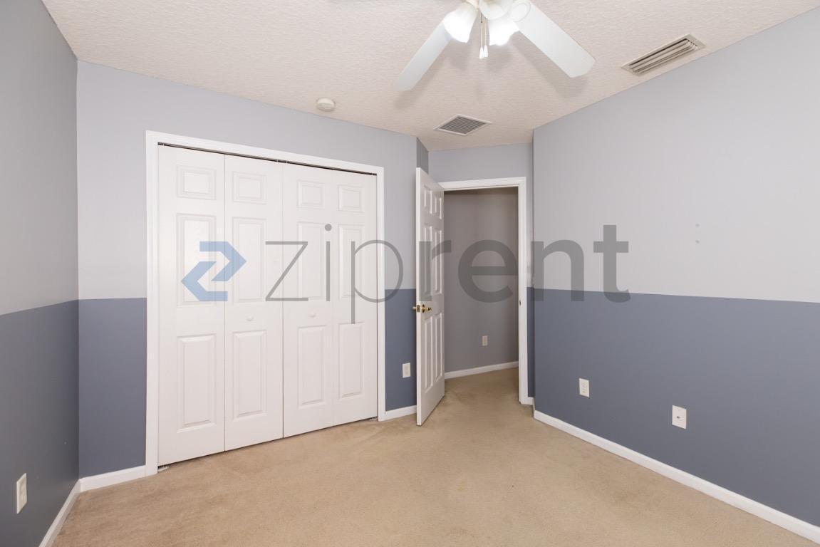 Building Photo - Unit
