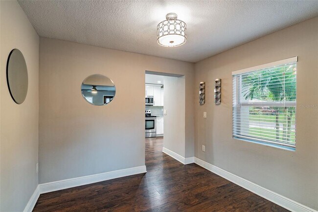 Building Photo - 3208 W Napoleon Ave