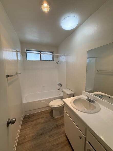 Building Photo - 915 N Wilton Pl