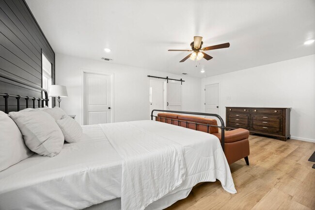 Building Photo - 921 Indian Trail Dr