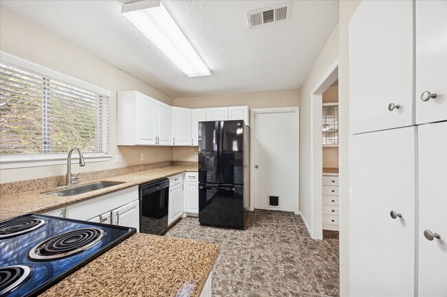 Building Photo - 17138 Barcelona Dr