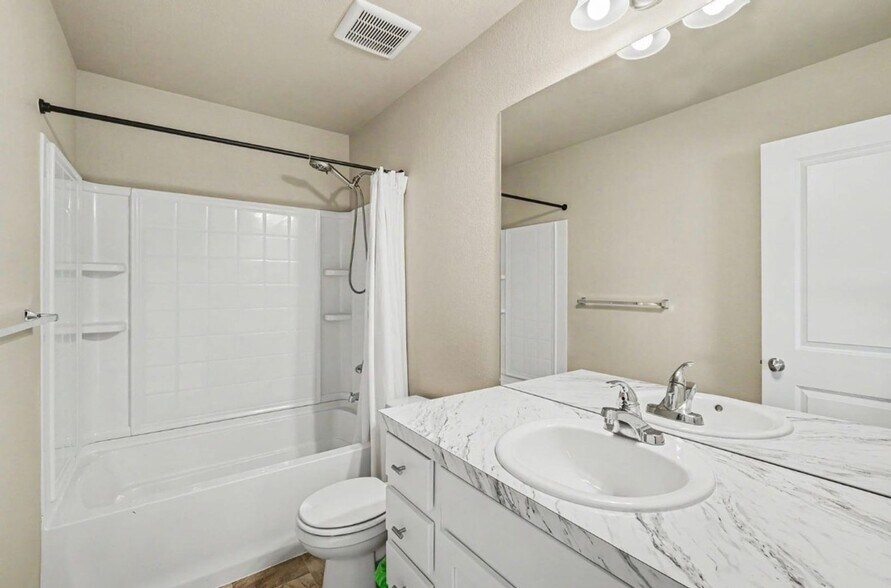 Building Photo - 3774 Beech Tree St