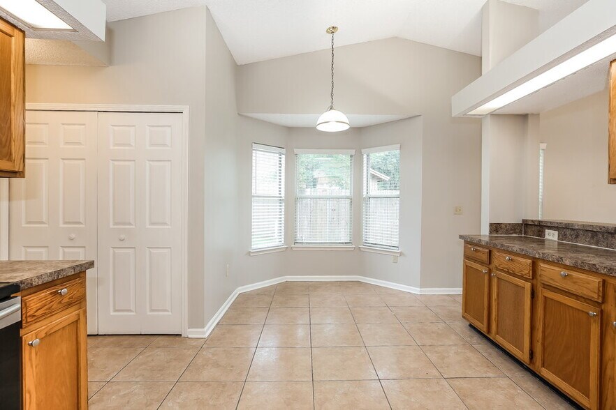 Building Photo - 3379 Deerfield Pointe Dr