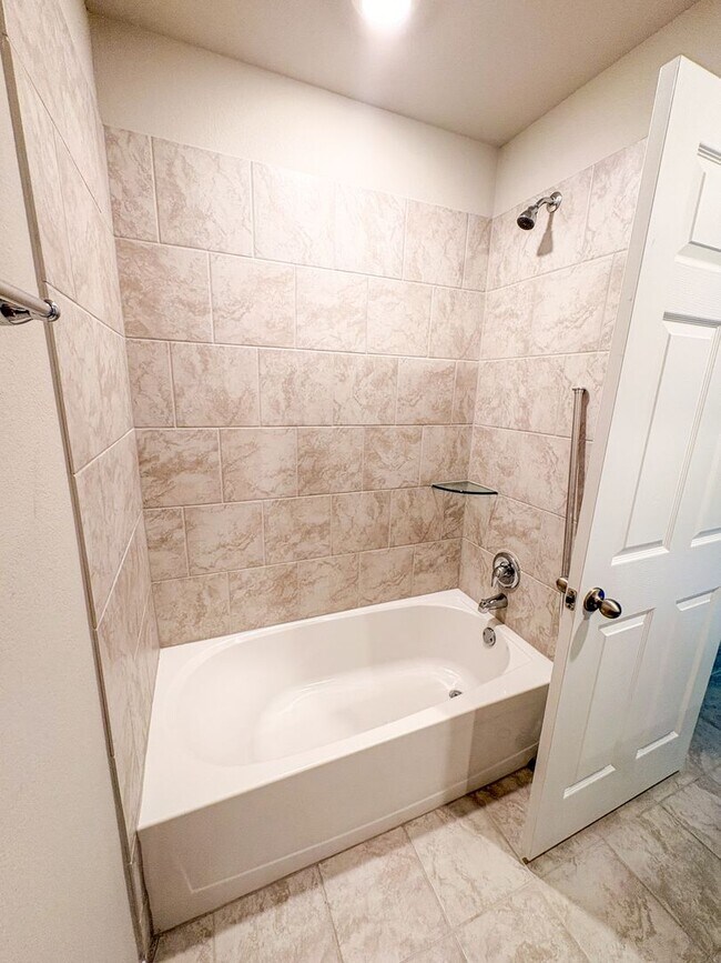 Building Photo - 6401 Coneflower Dr