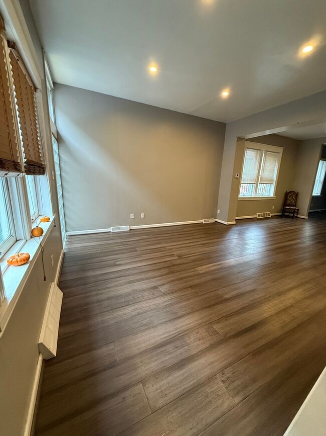 Building Photo - Elegant Historic North Shore Home – 2 bedr...