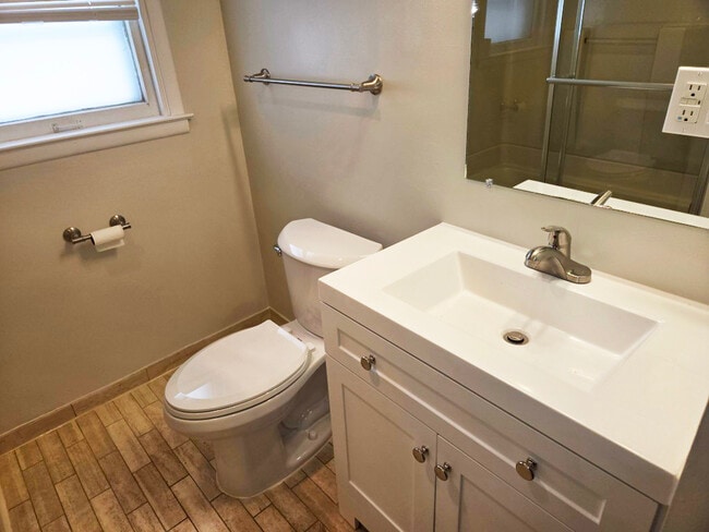 Building Photo - 3150 Phillips Ave