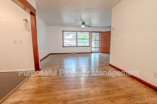 Building Photo - 616 E Bouse Dr
