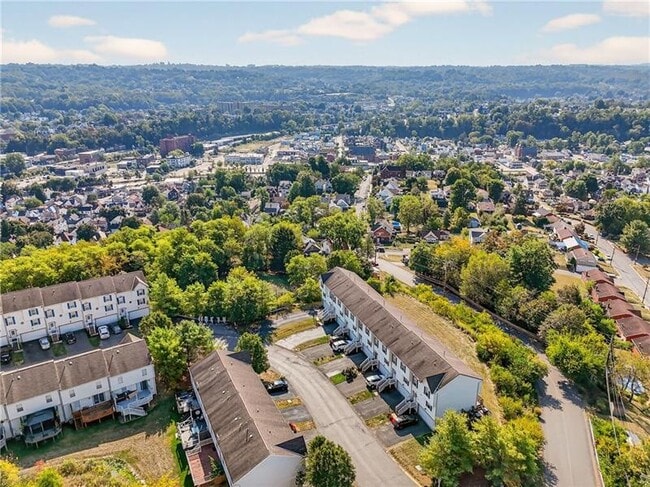Building Photo - 117 Scenic Hill Dr