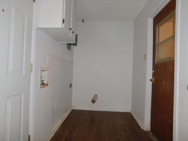 Building Photo - Charming 3-Bedroom Home with Spacious Layo...