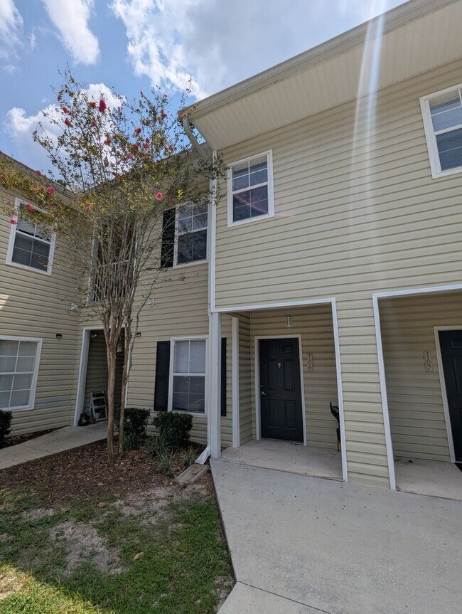 Building Photo - 2 Bedroom / 2.5 Bathroom Townhome – Magnolia Place
