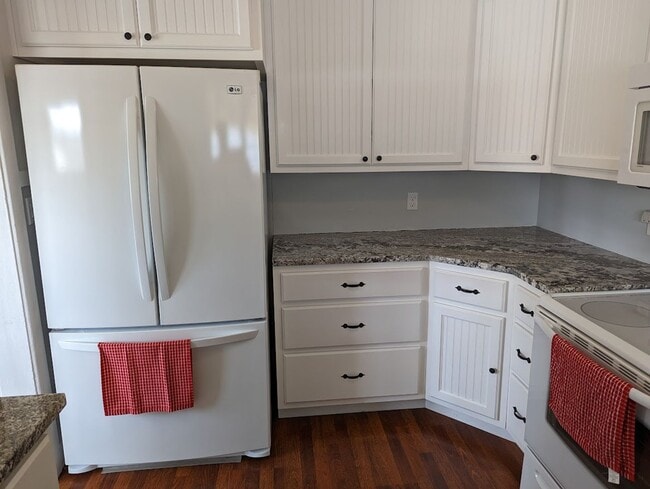 Building Photo - Charming 3 bedroom Normal Hill house