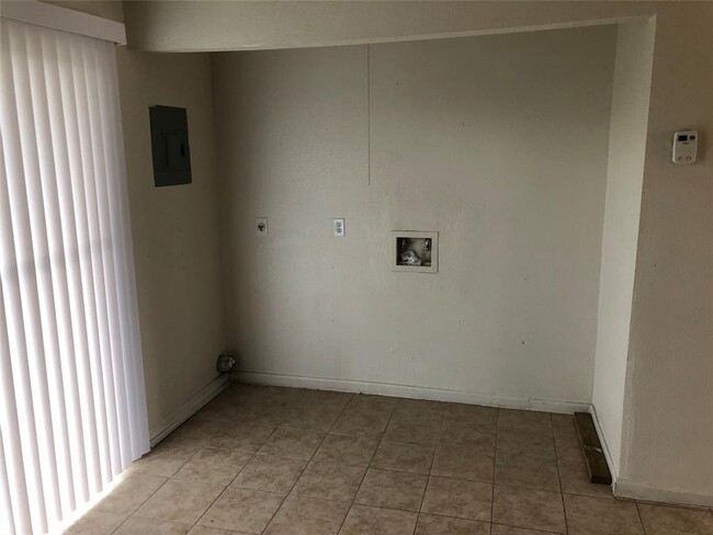 Building Photo - 719 Barren Springs Dr