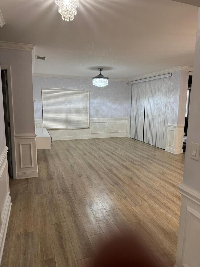 Building Photo - 4529 Carambola Cir S