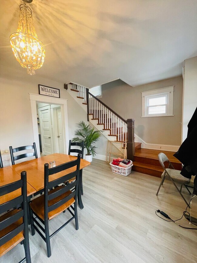Building Photo - Beautifully Renovated 3bdrm/1.5bth Home Located in Richmond's North-side!