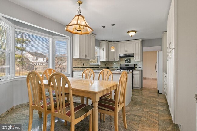 Building Photo - 12 Mershon Ln