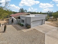 Building Photo - 8001 E Vista Bonita Dr