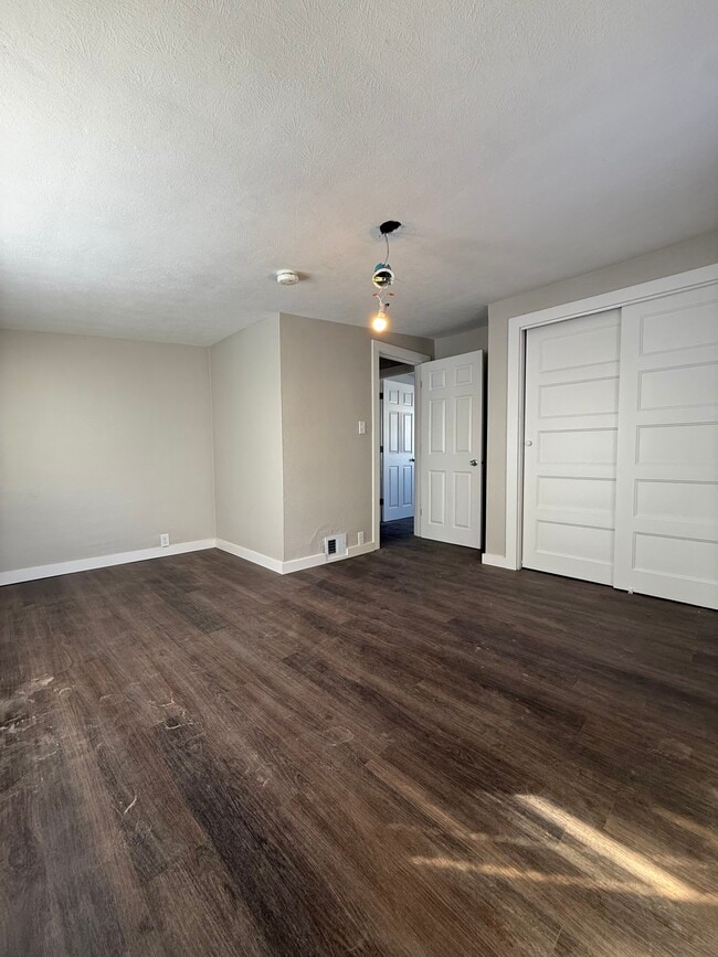 Building Photo - 336 Smith St