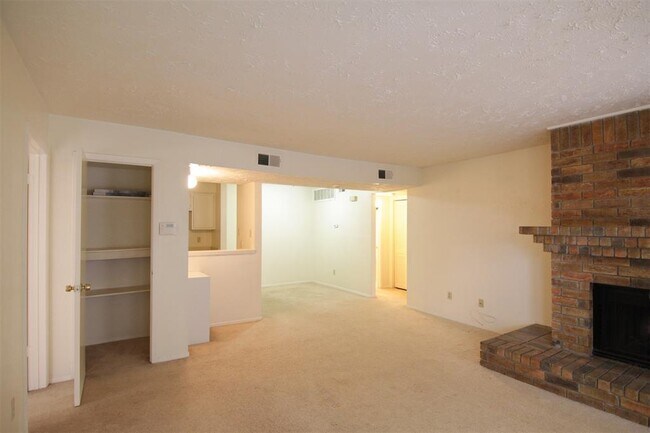 Building Photo - 10555 Turtlewood Ct
